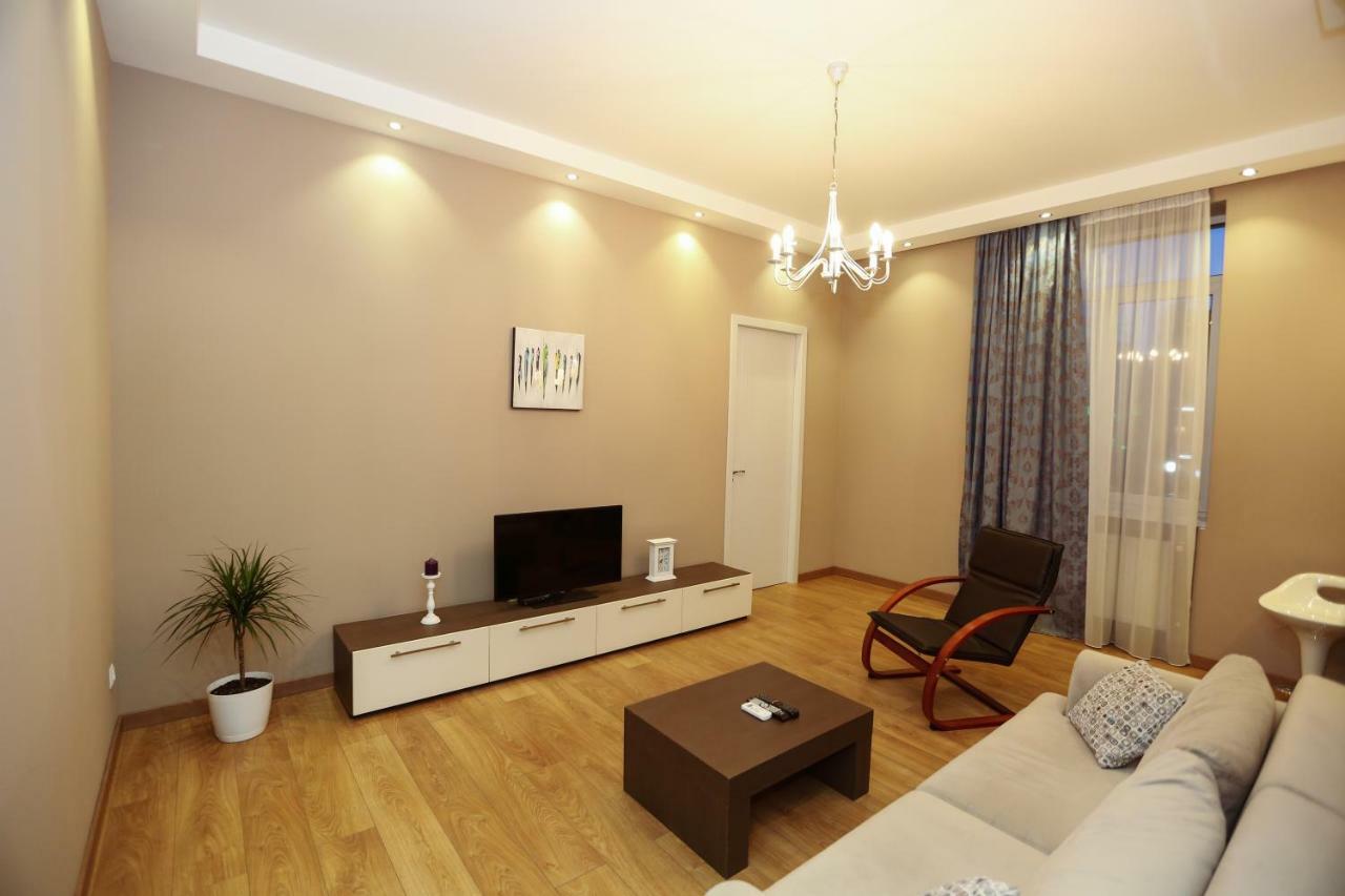 City Center Apartment Tbilisi Bagian luar foto