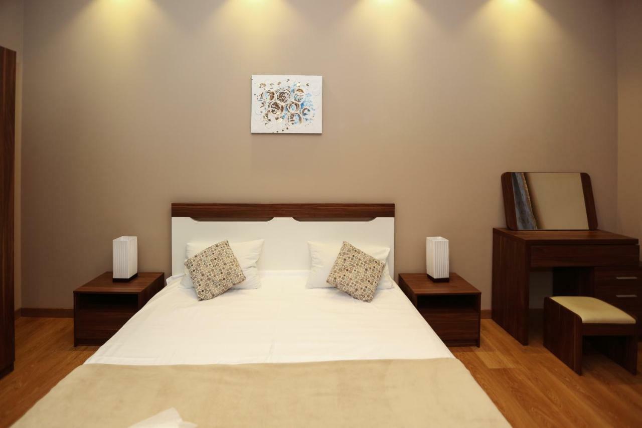 City Center Apartment Tbilisi Bagian luar foto